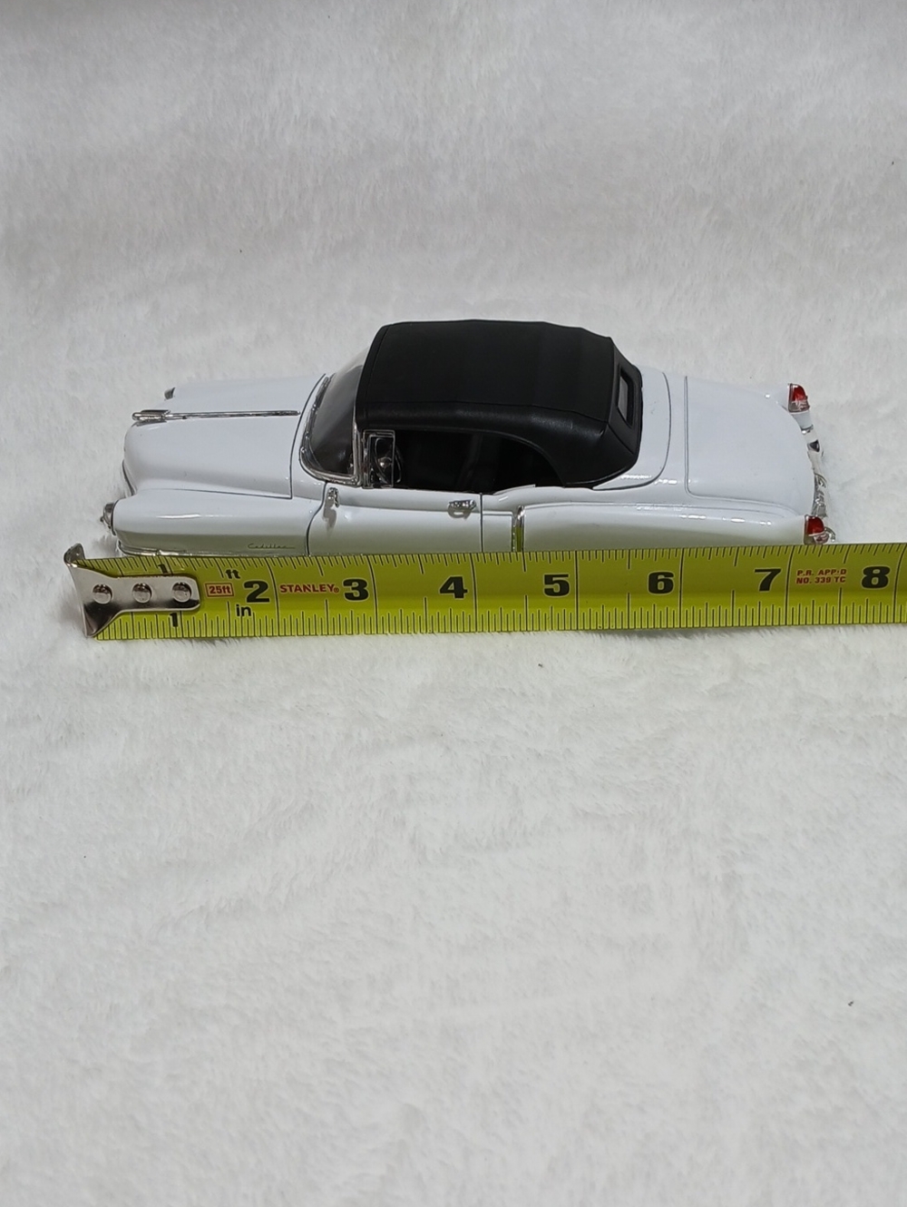 Welly 1953 Cadillac Eldorado Convertible diecast model - Picture 11 of 13